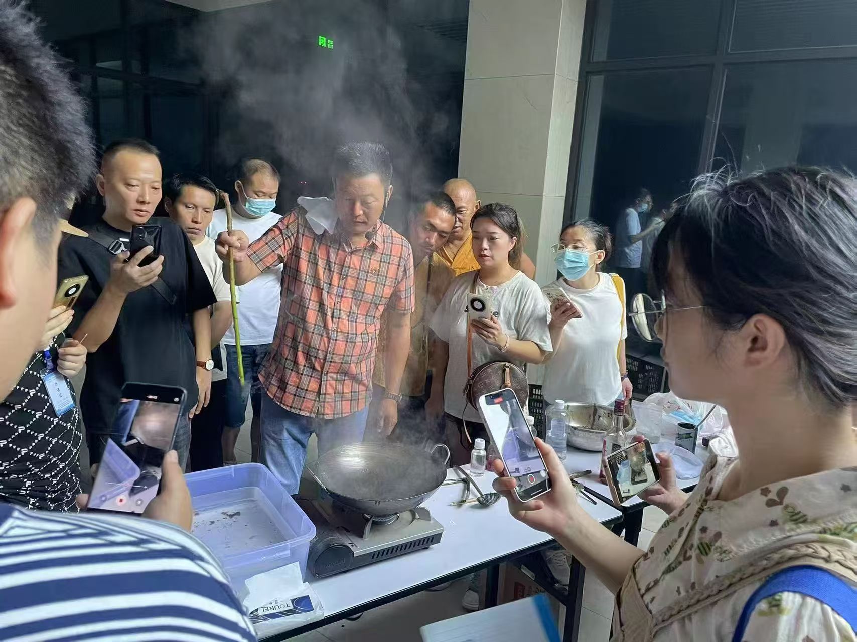非物质文化遗产膏药传承班，本期为开展冬病夏治，6月大优惠并赠送膏药大礼包